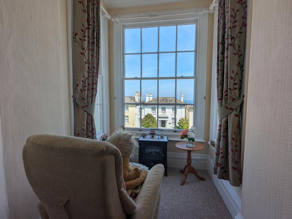 Lot: 145 - IMPOSING FREEHOLD BLOCK OF SEVEN APARTMENTS FOR INVESTMENT - Traditional sash window with views